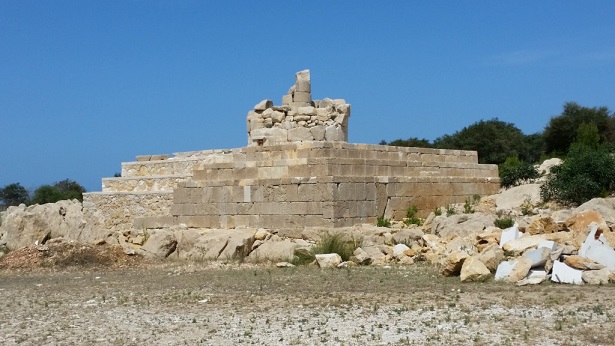 5180Patara’da Neron Deniz Feneri Kalıntılarında Yunus Balığı Kabartması Bulundu