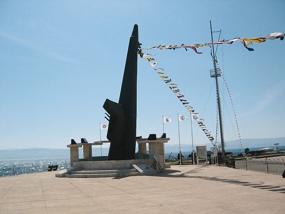 6090Gelibolu’da Bulunan “Şehit Denizaltıcılar Anıtı” Bakımsız Durumda