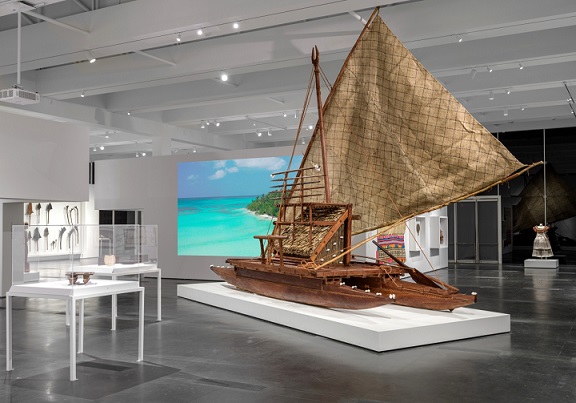 7052“Fiji: Pasifik’te Sanat ve Yaşam” Sergisi Los Angeles Sanat Müzesi’nde Açıldı.
