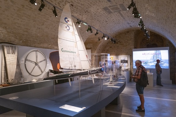7189“Jules Verne Trofesi: Olağanüstü Rekor” sergisi, Ulusal Deniz Müzesi Brest Kale Müzesi’nde