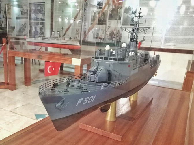 8831Türk Deniz Kuvvetleri Komutanlığı, Bodrum Deniz Müzesi’ne Üç Geminin Modelini Ve İki Türk Amiralinin Tablosunu Hediye Etti 
