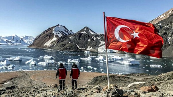 9233“Gezegenin Kara Kutusu: Antarktika” Belgeseli, 4. Ulusal Antarktika Bilim Seferi’nde Türk Bilim İnsanlarının Çalışmalarına Tanıklık Ediyor