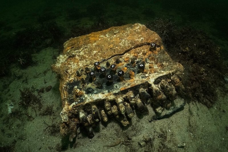 9804İkinci Dünya Savaşı’nda Alman Naziler Tarafından Kullanılan Bir Enigma Şifreleme Makinesi Baltık Denizi’nde Bulundu