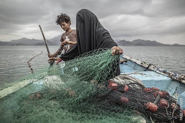 10851Yemenli Kadın Balıkçıyı Konu Alan Fotoğraf,  Pablo Tosco’ya “Dünya Basın Fotoğraf Ödülleri”nde Birincilik Kazandırdı.