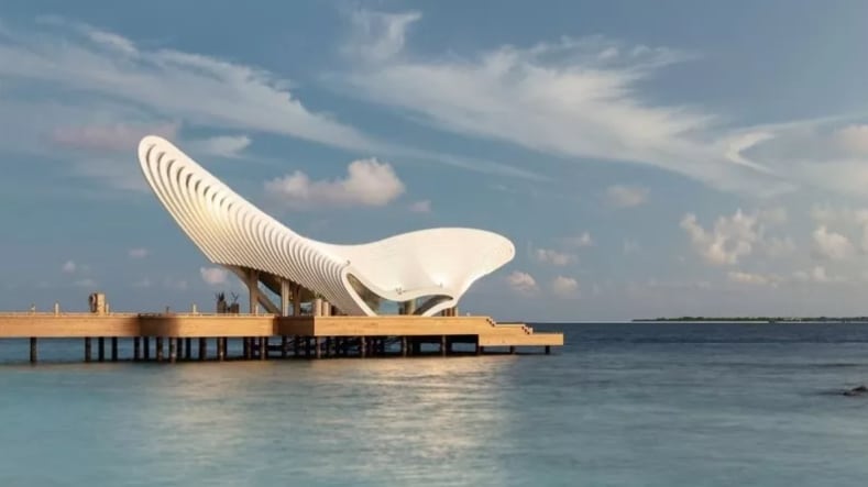 denizcitoplum|Seçkin Pirim’in Bodufushi Adası’na Konumlandırılan “Gate Of Zero” Adlı Yontusu, Tinsel Arınmanın Türk Yorumu Olarak Uzak Bir Coğrafyada Odak Noktasına Dönüşüyor.