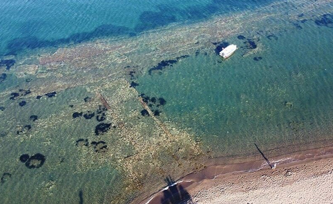 denizcitoplum|İzmir’in Dikili İlçesinde Bulunan Kalıntıların M.Ö.4000 yıllarında Kurulan Antik Atarneus Kentinin Limanına Ait Olduğu Tescil Edildi.