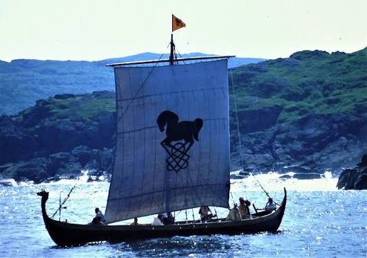 denizcitoplum|Nolan’ın “The Odyssey” Filminde Kullanılan Viking Gemisindeki Hasar, Universal Pictures ve İsveçli Värmlands Vikingacenter Arasında Anlaşmazlığa Neden Oldu.